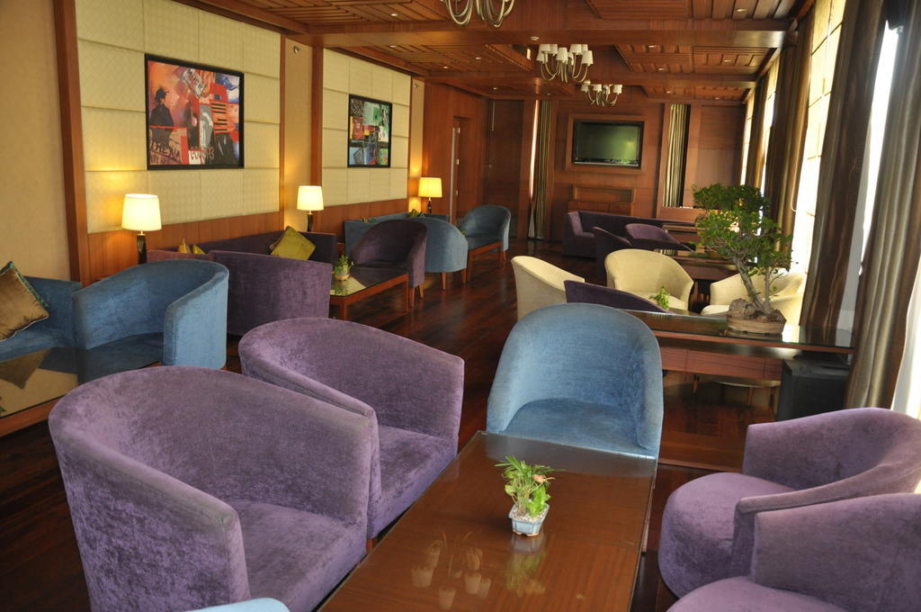 Radisson Blu Suites 구르가온 외부 사진