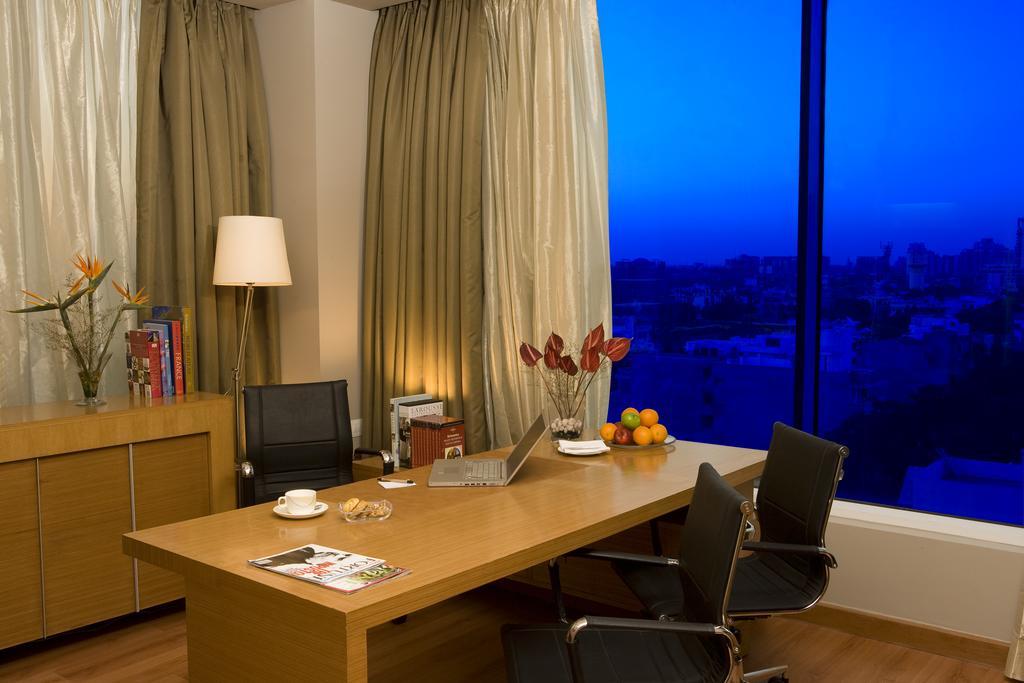 Radisson Blu Suites 구르가온 외부 사진